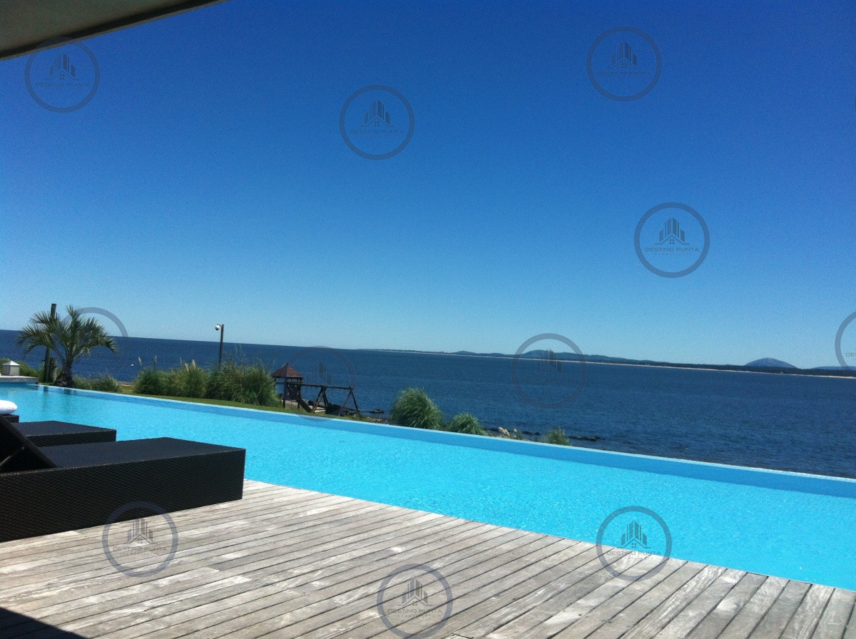 Apartamento ID.1192 - Venta y alquiler de apartamento de dos dormitorios con parrillero de uso exclusivo en Punta Ballena