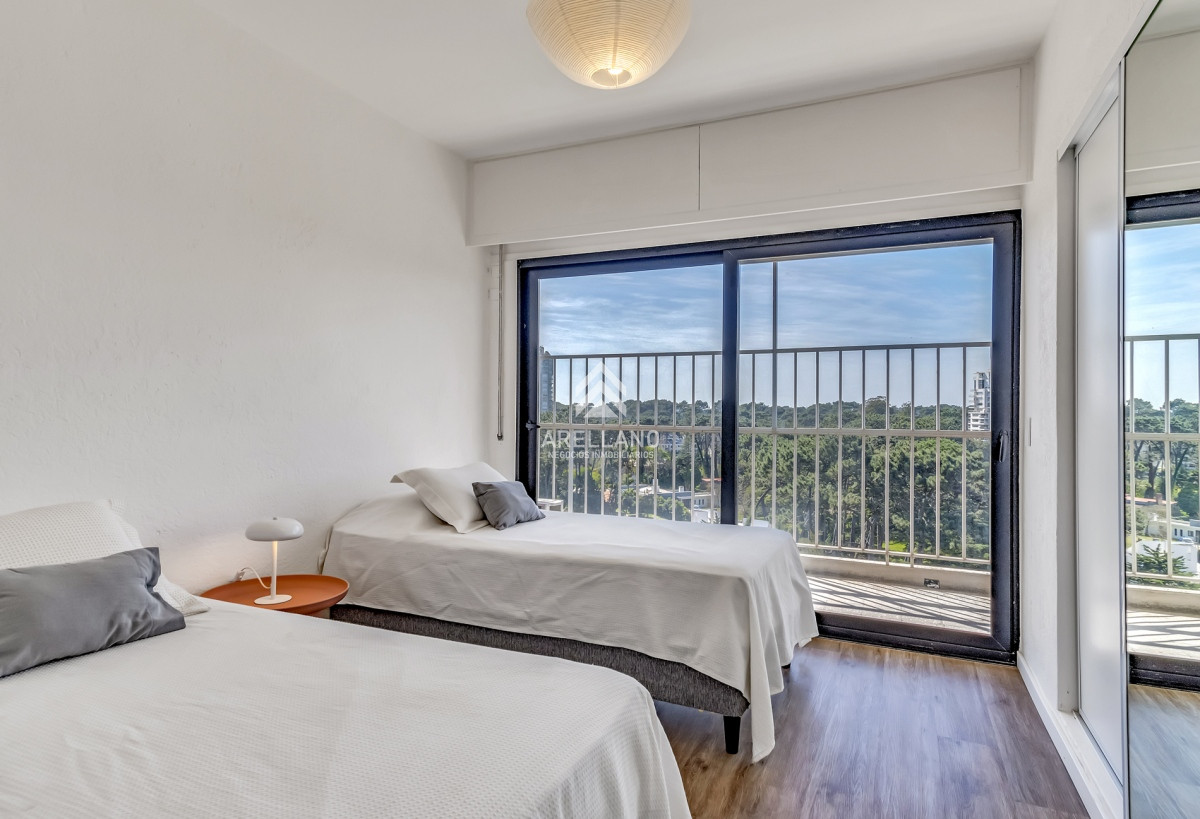 Apartamento ID.2537 - Venta Apartamento 4 dormitorios, Full reciclado, Punta del Este 
