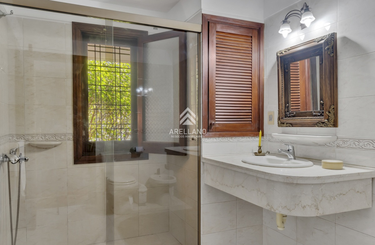 Casa ID.1909 - Venta casa 4 dormitorios, Punta del Este 
