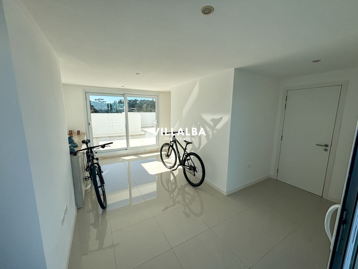 Apartamento ID.3744 - Venta Penthouse Vista al Mar Mansa Punta del Este