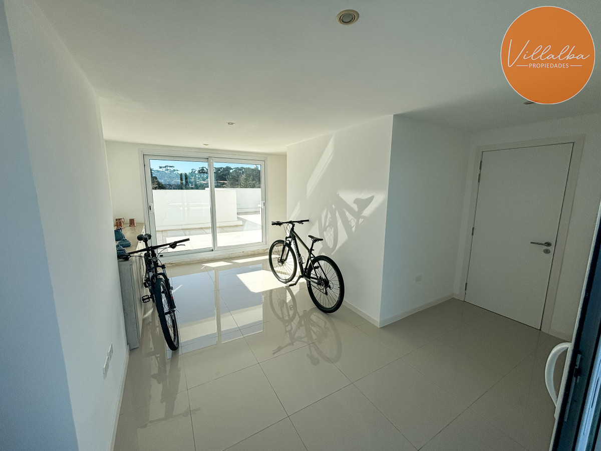 Apartamento ID.3744 - Venta Penthouse Vista al Mar Mansa Punta del Este