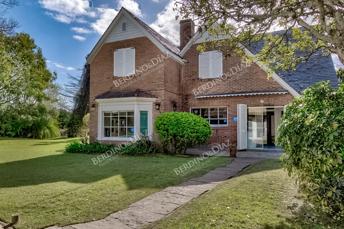 Casa ID.1990 - Venta de casa 4 dormitorios en Mansa 