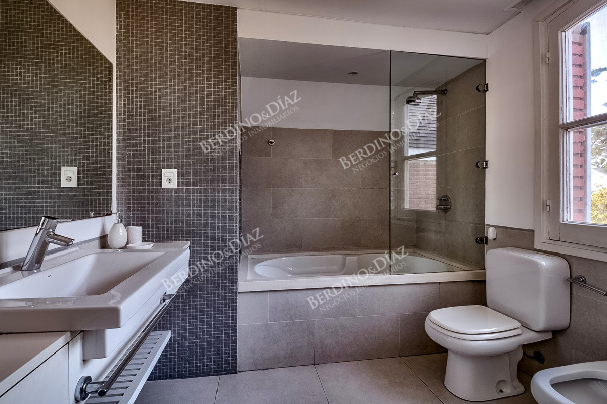Casa ID.1990 - Venta de casa 4 dormitorios en Mansa 