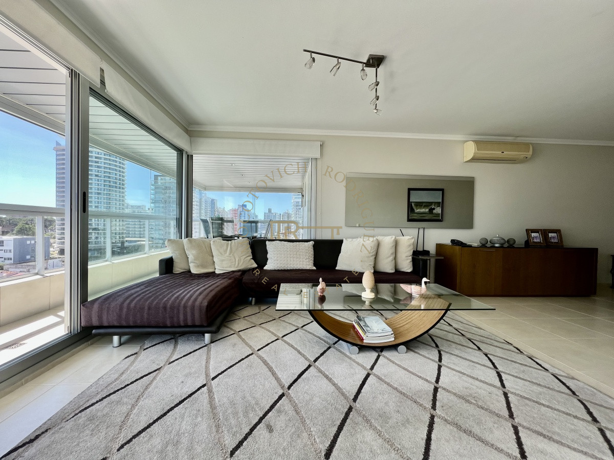 Apartamento ID.2041 - Venta Departamento 3 Dormitorios, Playa Mansa, Punta del Este 