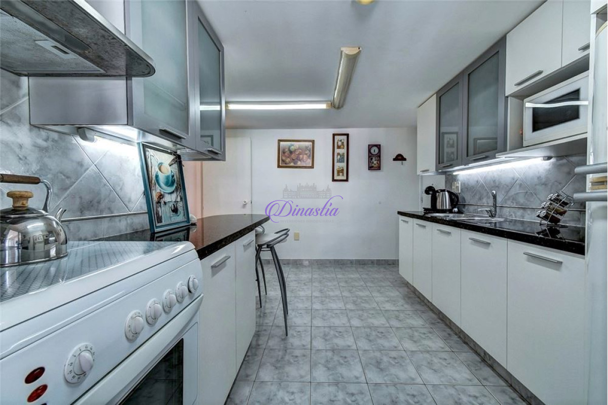 Apartamento ID.256 - Alquiler Invernal Apartamento de 3 dormitorios y dependencia en Playa Mansa, Punta del Este 