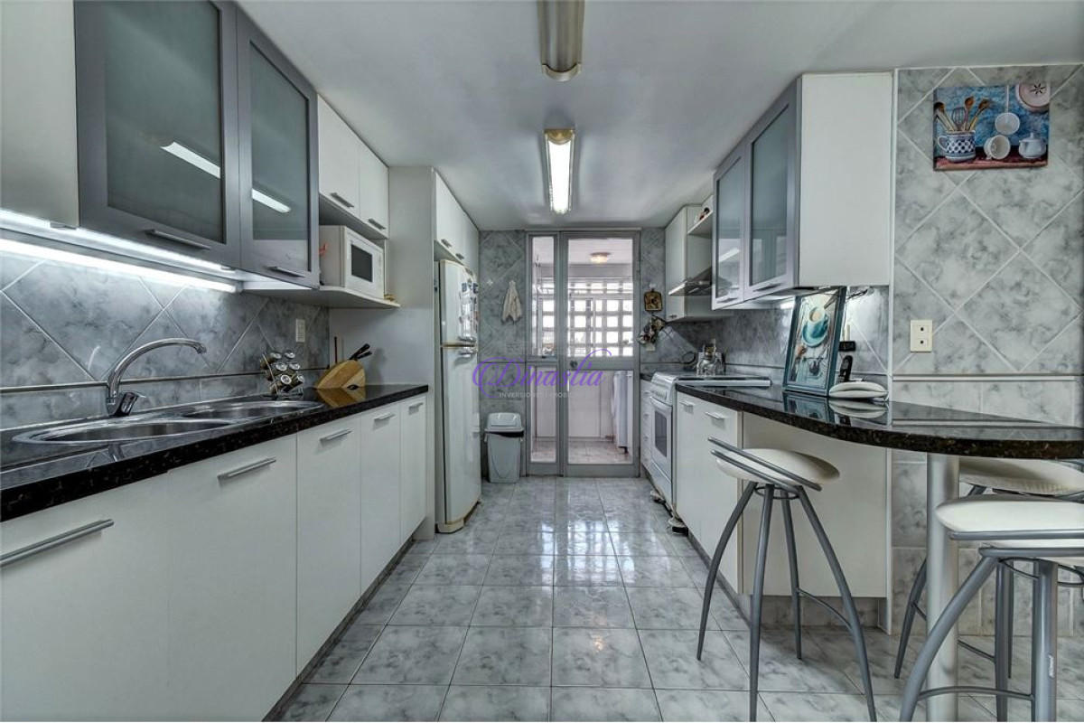 Apartamento ID.256 - Alquiler Invernal Apartamento de 3 dormitorios y dependencia en Playa Mansa, Punta del Este 