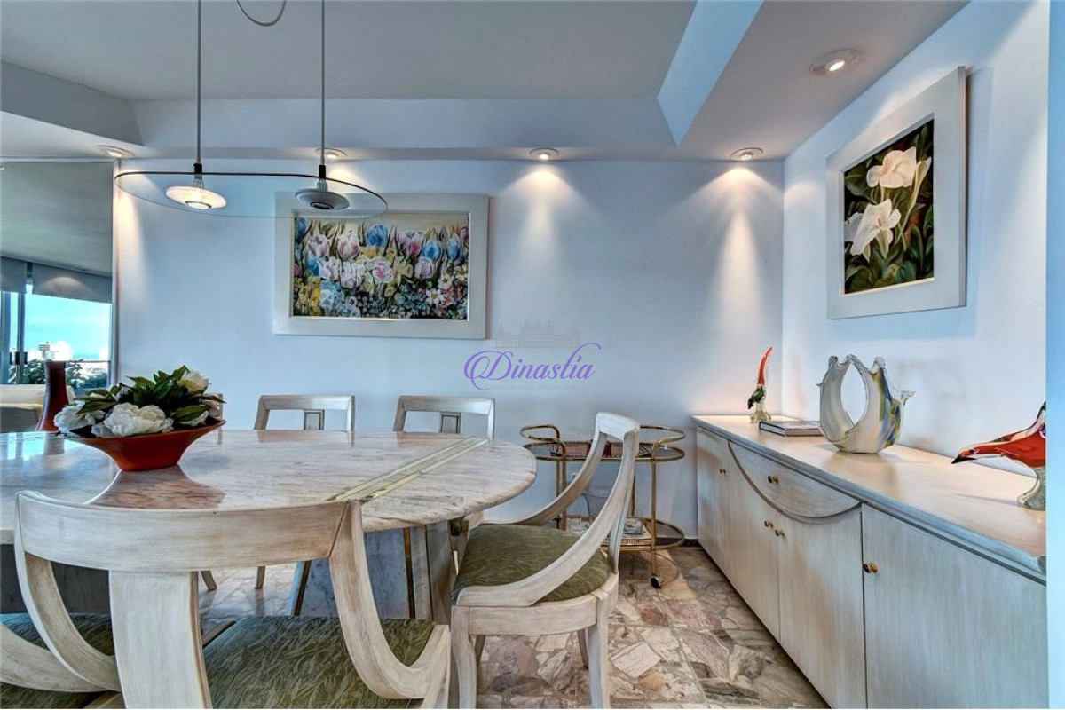 Apartamento ID.256 - Alquiler Invernal Apartamento de 3 dormitorios y dependencia en Playa Mansa, Punta del Este 