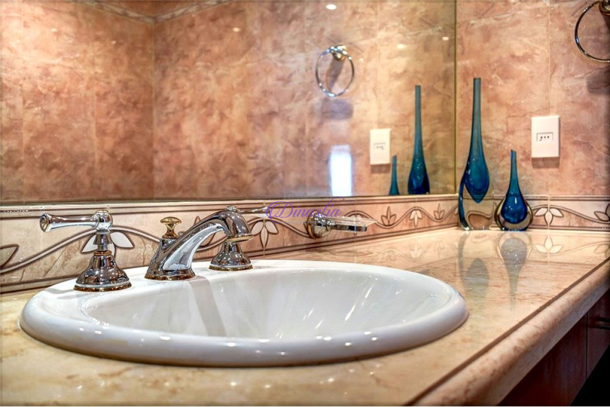 Apartamento ID.256 - Alquiler Invernal Apartamento de 3 dormitorios y dependencia en Playa Mansa, Punta del Este 