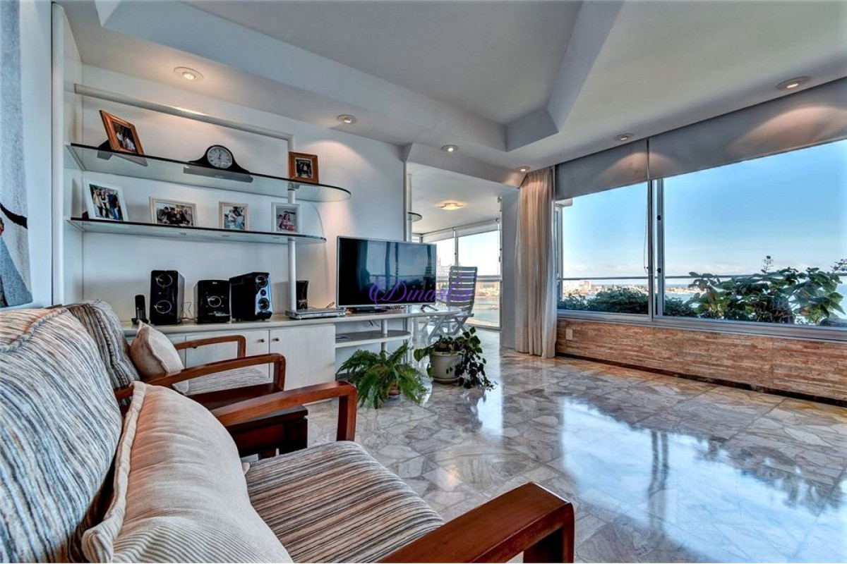 Apartamento ID.256 - Alquiler Invernal Apartamento de 3 dormitorios y dependencia en Playa Mansa, Punta del Este 