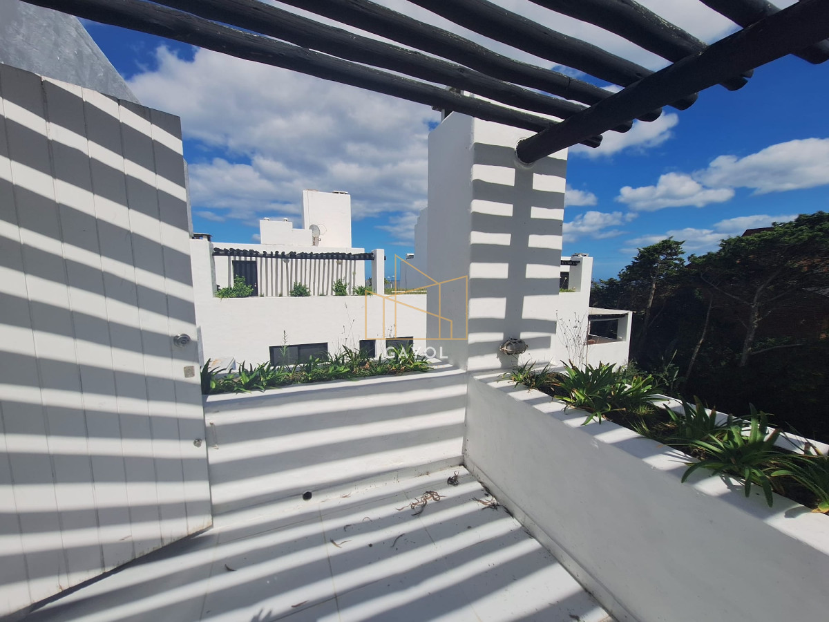 Apartamento ID.174 - Apto en venta 2 dorm y dependencia Brava con vista al mar 