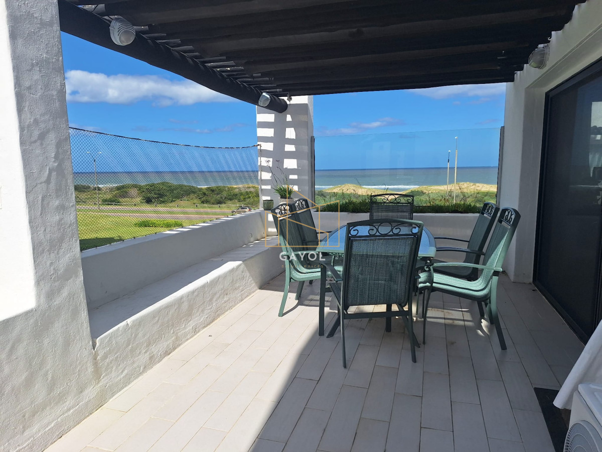 Apartamento ID.174 - Apto en venta 2 dorm y dependencia Brava con vista al mar 