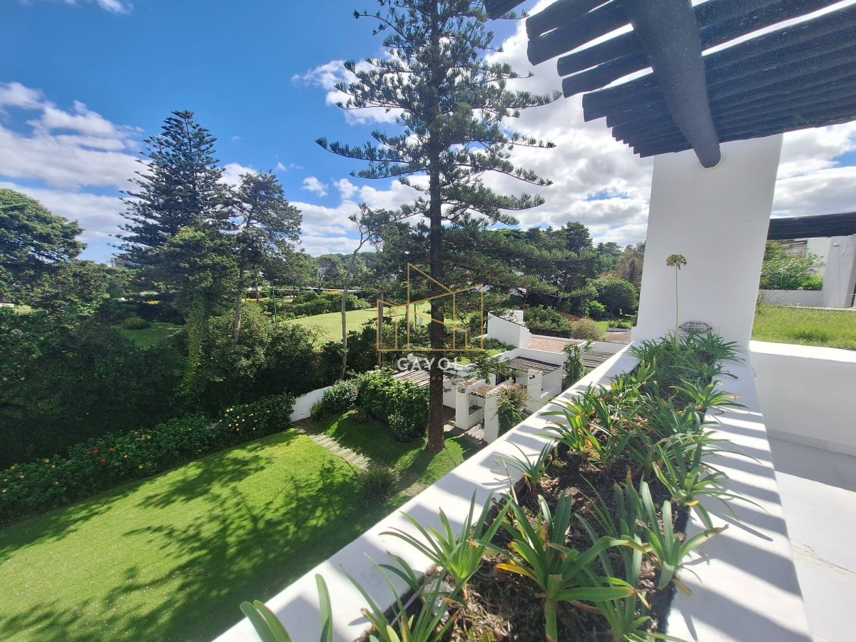 Apartamento ID.174 - Apto en venta 2 dorm y dependencia Brava con vista al mar 
