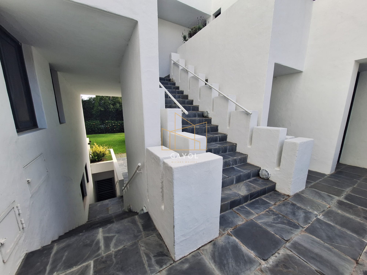 Apartamento ID.174 - Apto en venta 2 dorm y dependencia Brava con vista al mar 