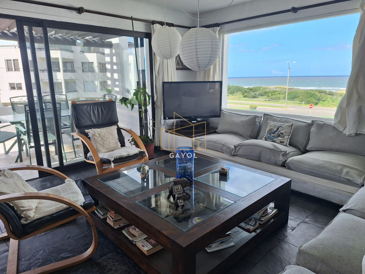 Apartamento ID.174 - Apto en venta 2 dorm y dependencia Brava con vista al mar 