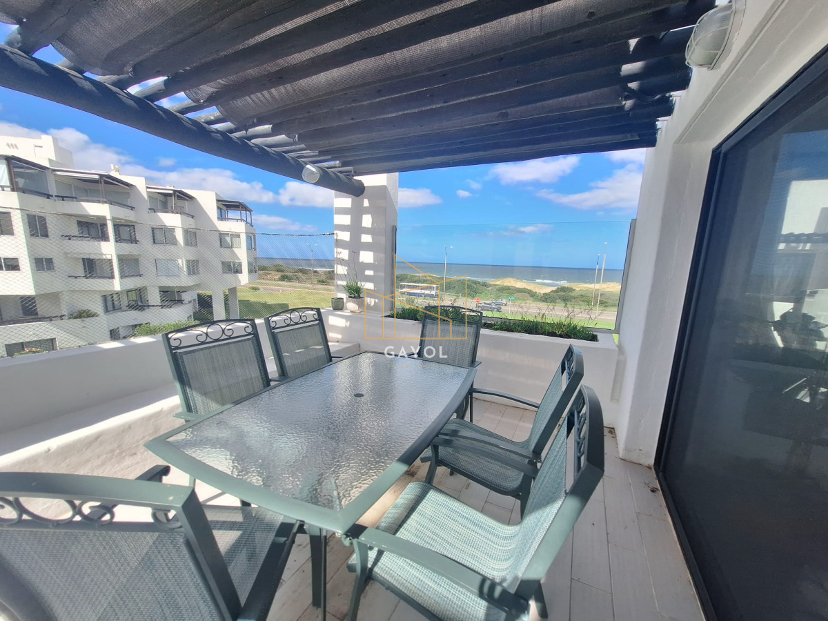 Apartamento ID.174 - Apto en venta 2 dorm y dependencia Brava con vista al mar 