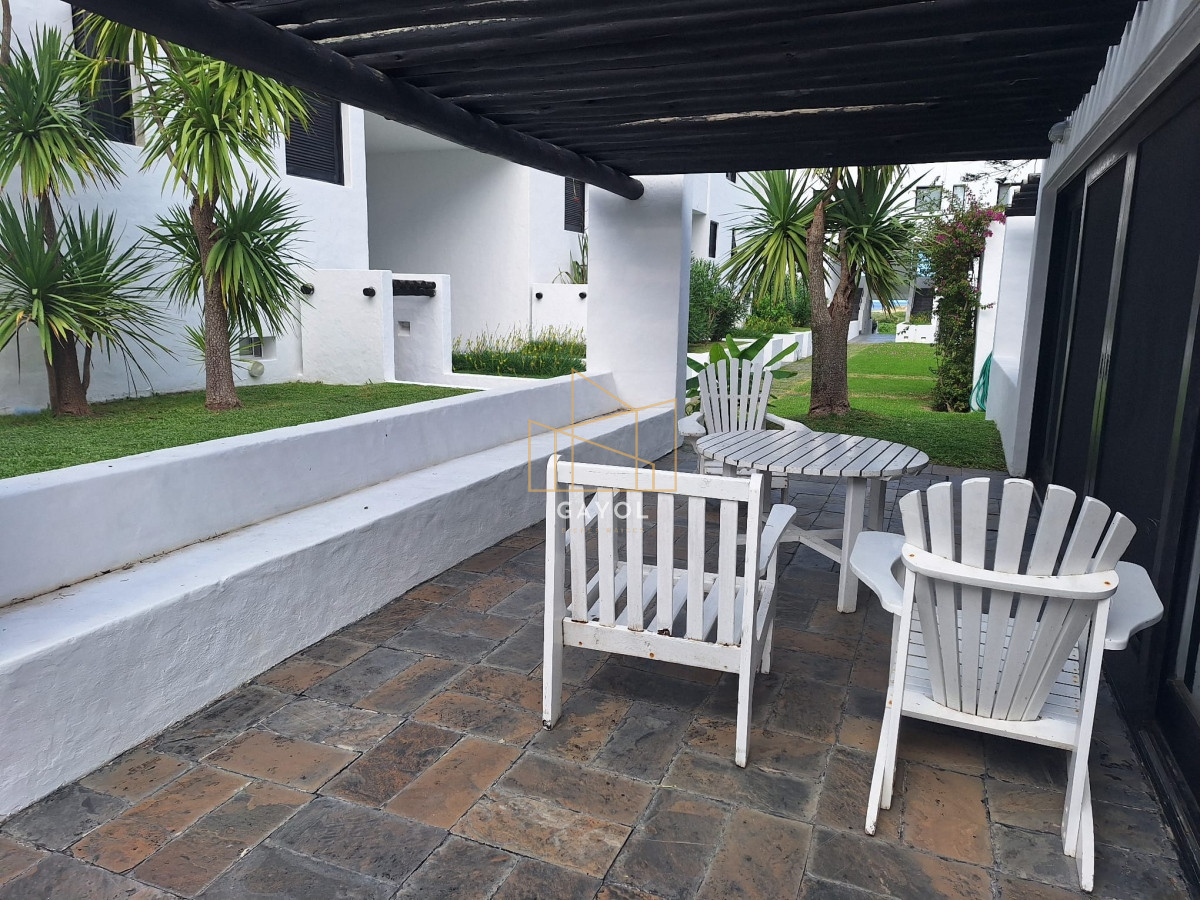 Apartamento ID.174 - Apto en venta 2 dorm y dependencia Brava con vista al mar 