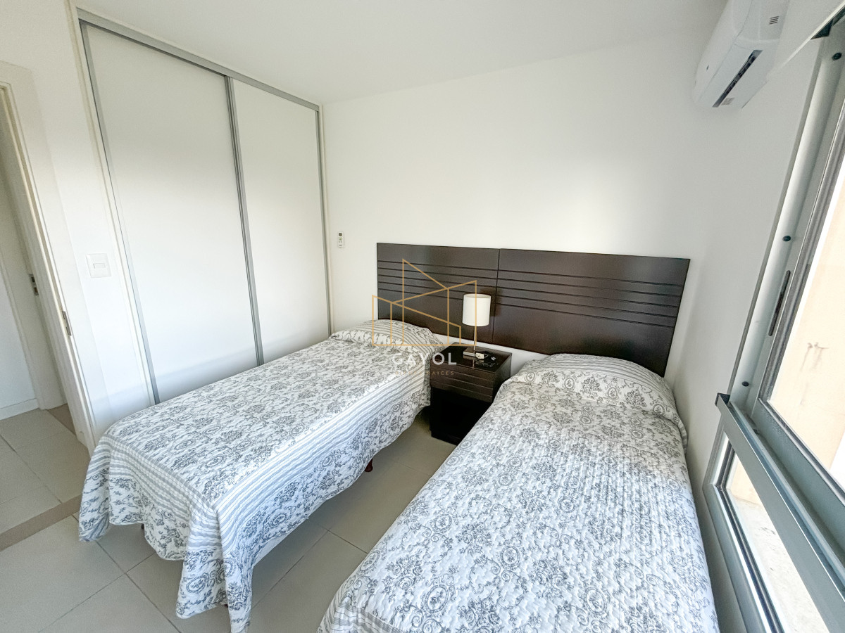 Apartamento ID.1128 - Apartamento en venta Playa Mansa 3 dormitorios