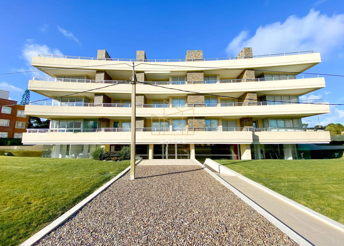 Apartamento ID.1128 - Apartamento en venta Playa Mansa 3 dormitorios