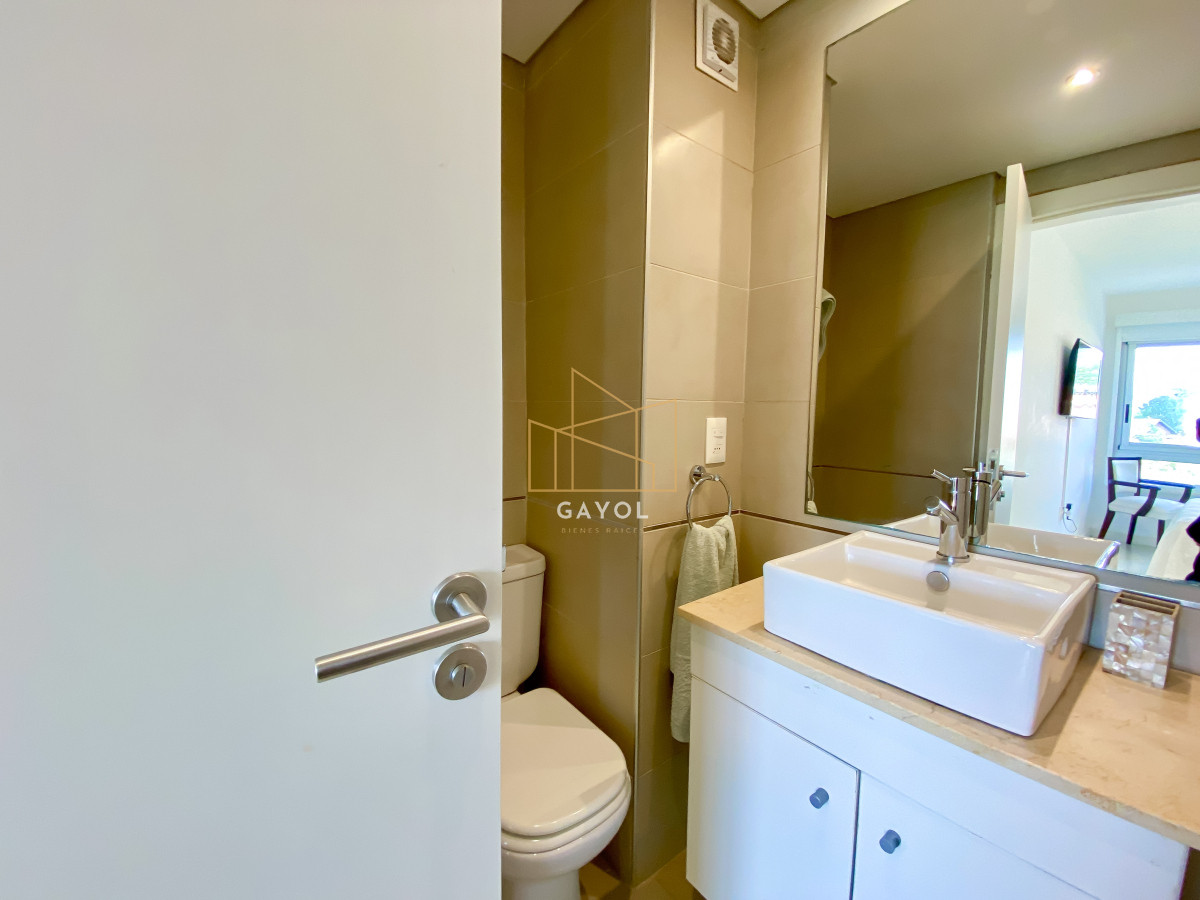 Apartamento ID.1128 - Apartamento en venta Playa Mansa 3 dormitorios