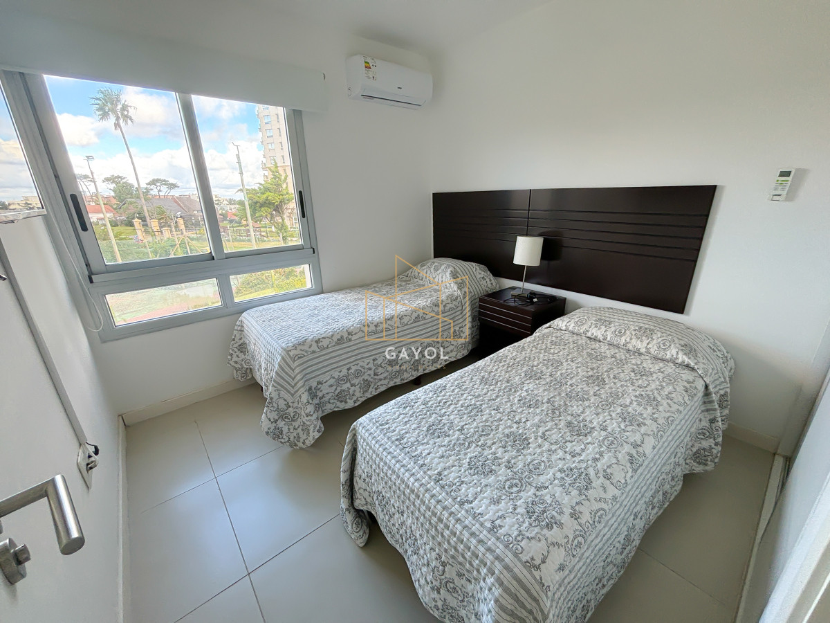 Apartamento ID.1128 - Apartamento en venta Playa Mansa 3 dormitorios