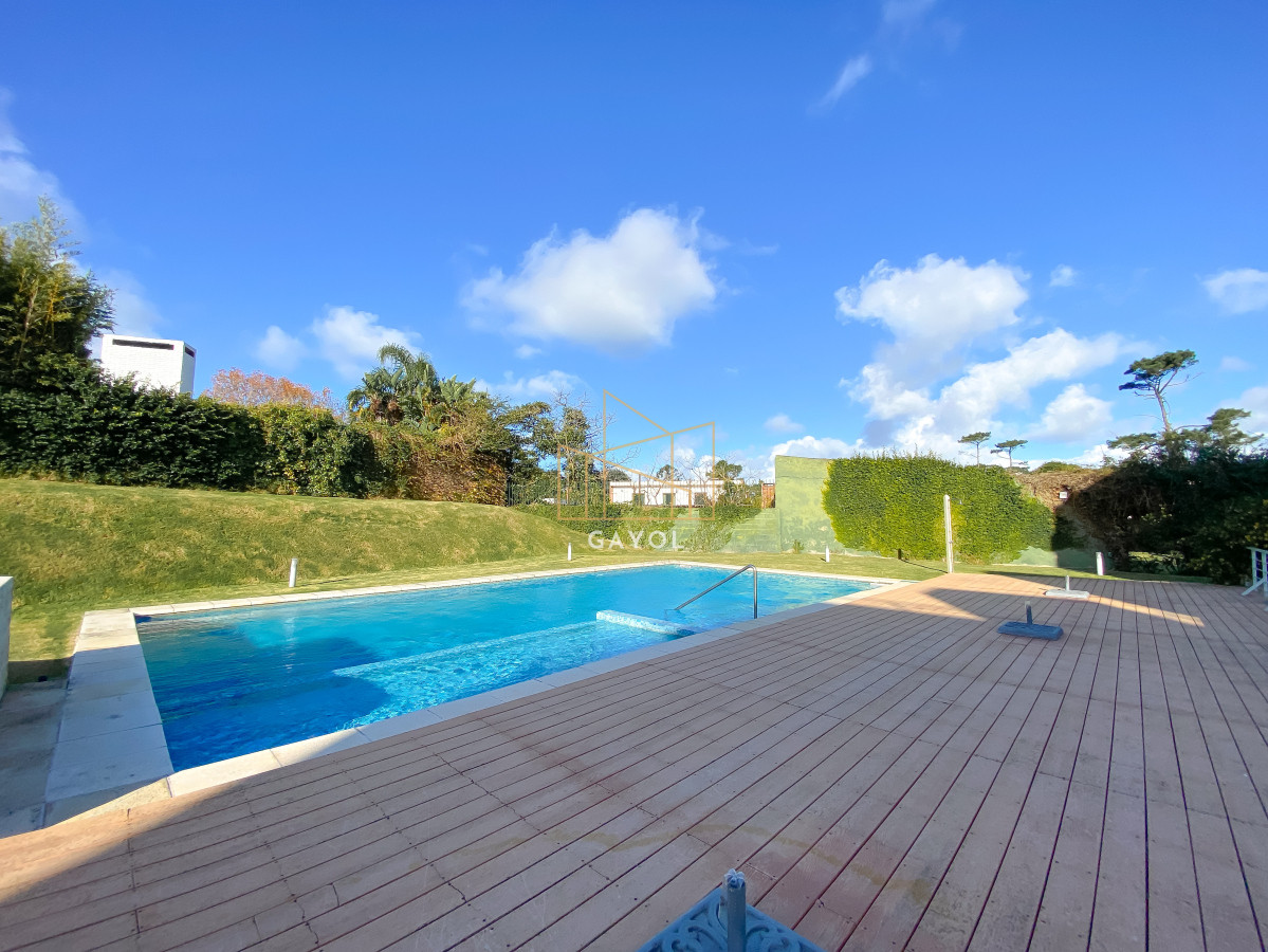 Apartamento ID.1128 - Apartamento en venta Playa Mansa 3 dormitorios