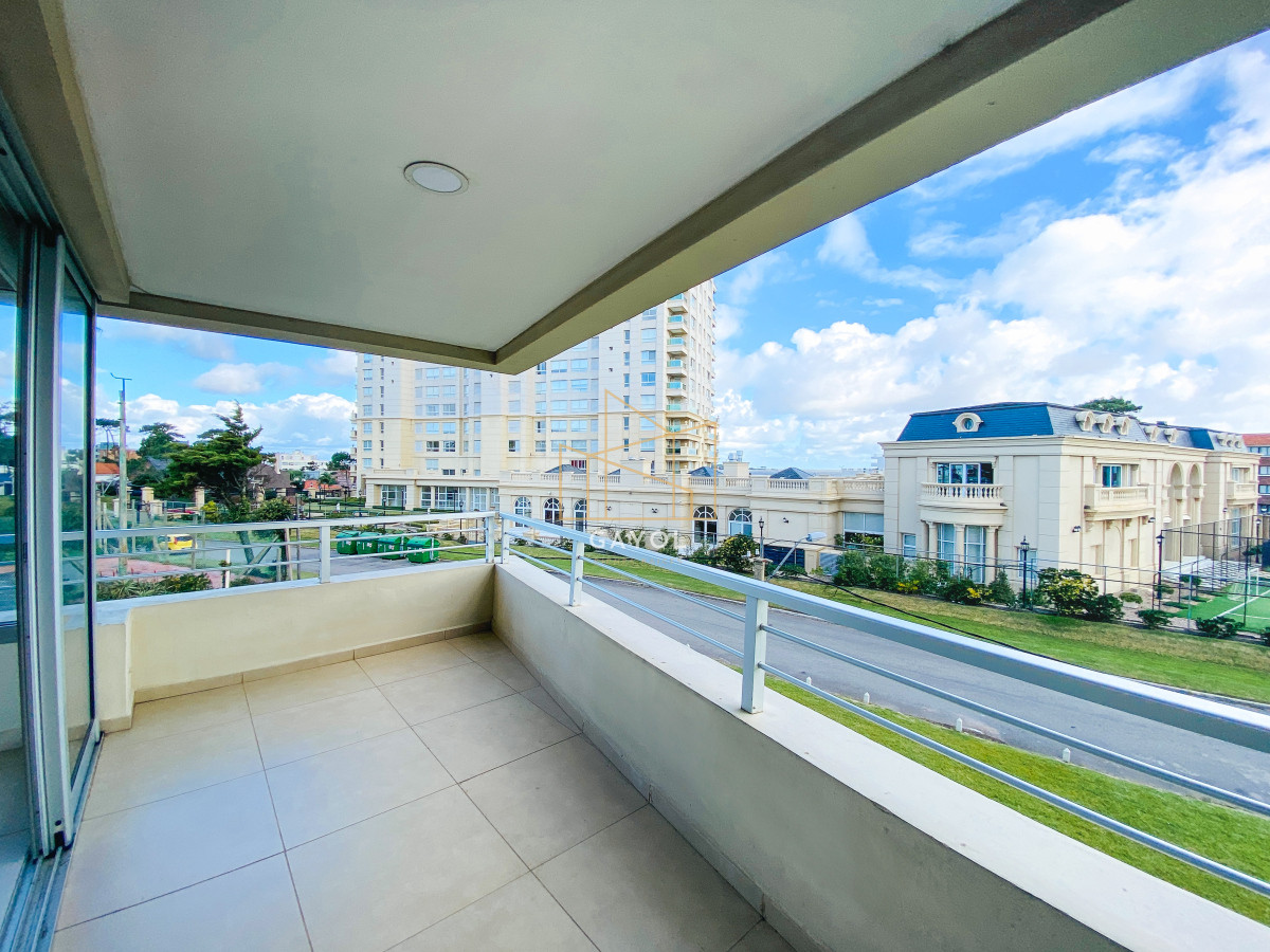 Apartamento ID.1128 - Apartamento en venta Playa Mansa 3 dormitorios