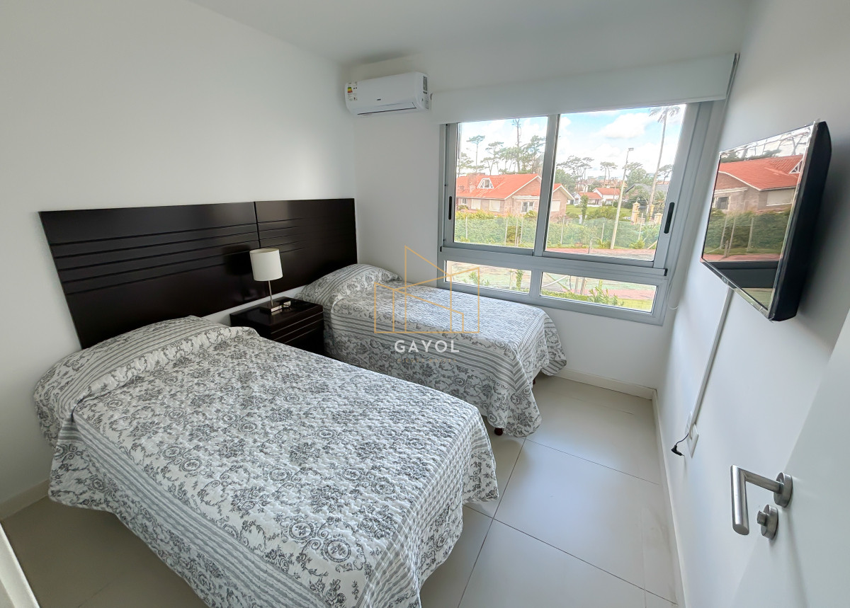 Apartamento ID.1128 - Apartamento en venta Playa Mansa 3 dormitorios