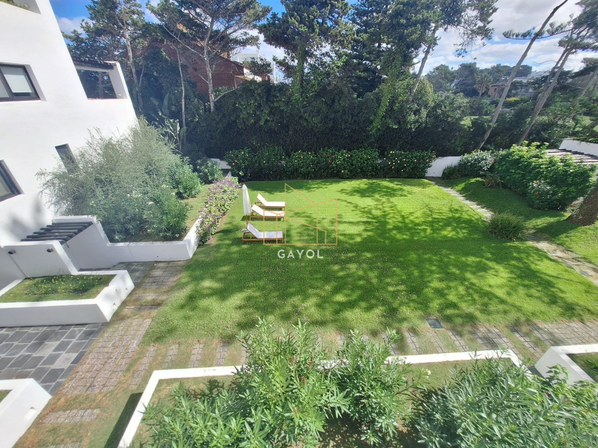 Apartamento ID.174 - Apto en venta 2 dorm y dependencia Brava con vista al mar 