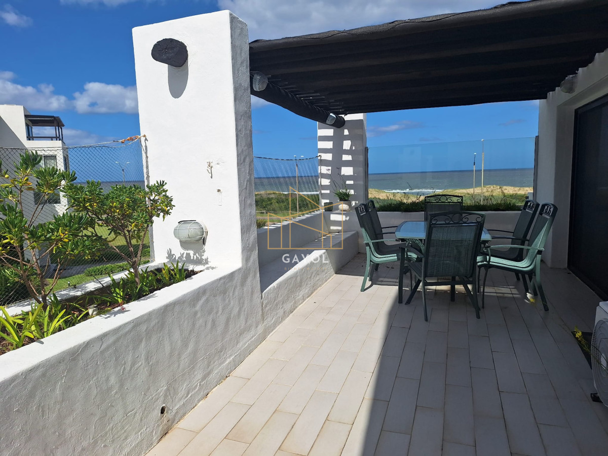Apartamento ID.174 - Apto en venta 2 dorm y dependencia Brava con vista al mar 