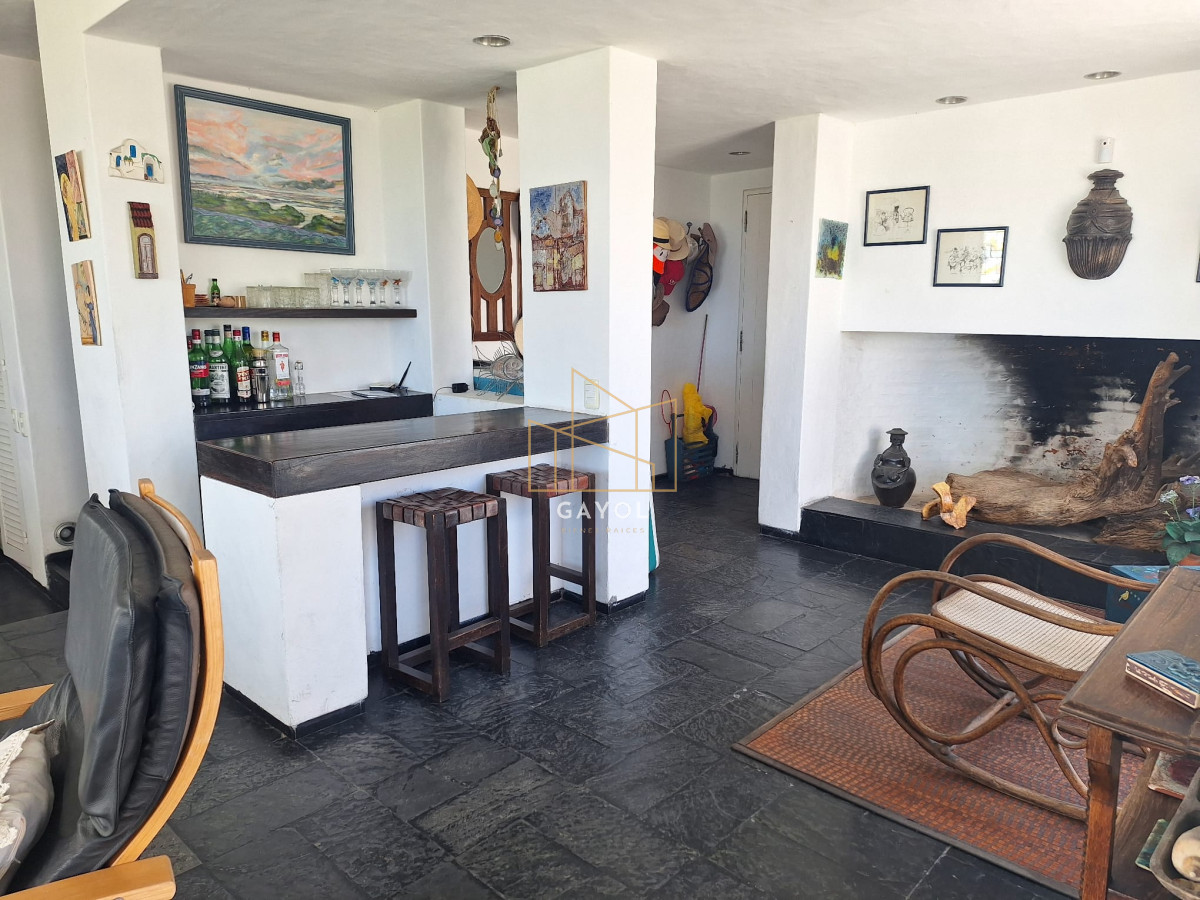 Apartamento ID.174 - Apto en venta 2 dorm y dependencia Brava con vista al mar 