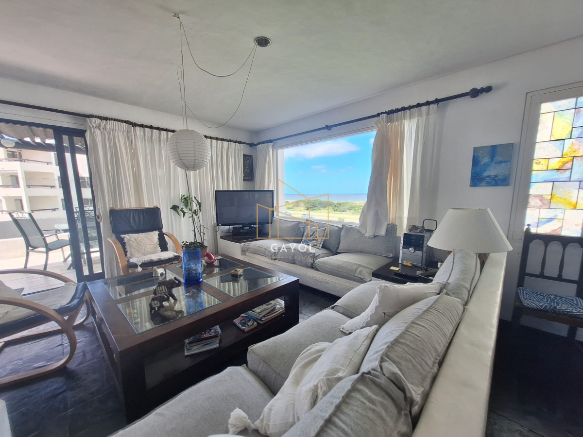 Apartamento ID.174 - Apto en venta 2 dorm y dependencia Brava con vista al mar 