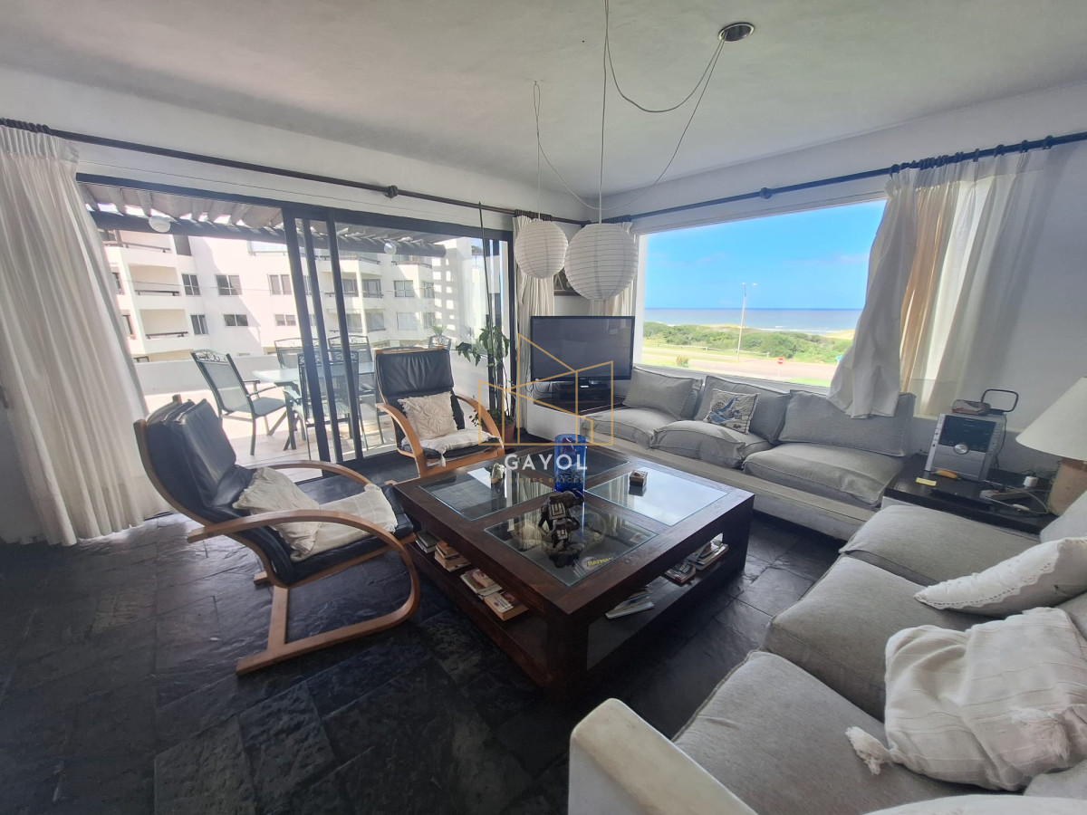Apartamento ID.174 - Apto en venta 2 dorm y dependencia Brava con vista al mar 