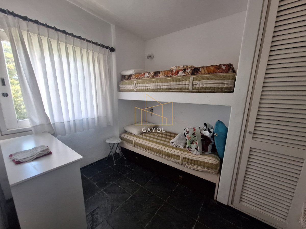 Apartamento ID.174 - Apto en venta 2 dorm y dependencia Brava con vista al mar 