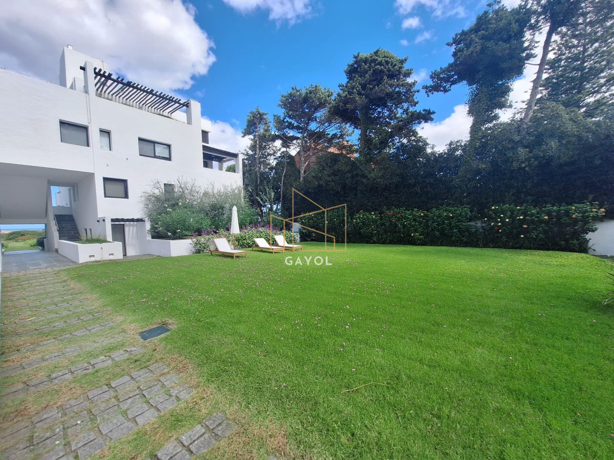 Apartamento ID.174 - Apto en venta 2 dorm y dependencia Brava con vista al mar 