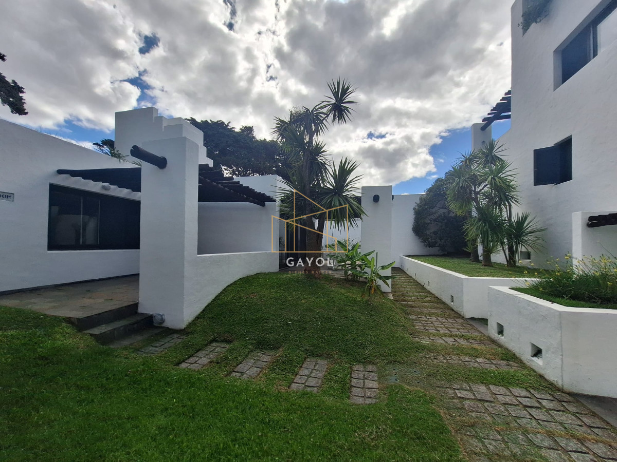 Apartamento ID.174 - Apto en venta 2 dorm y dependencia Brava con vista al mar 