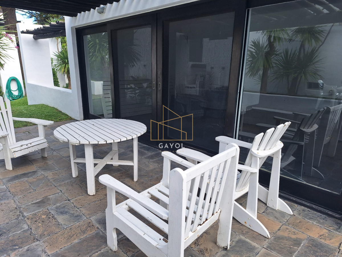 Apartamento ID.174 - Apto en venta 2 dorm y dependencia Brava con vista al mar 