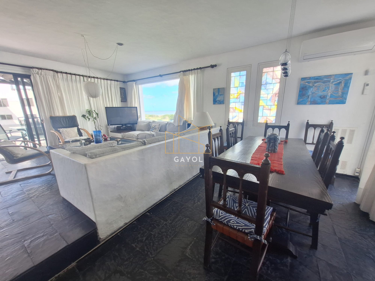 Apartamento ID.174 - Apto en venta 2 dorm y dependencia Brava con vista al mar 