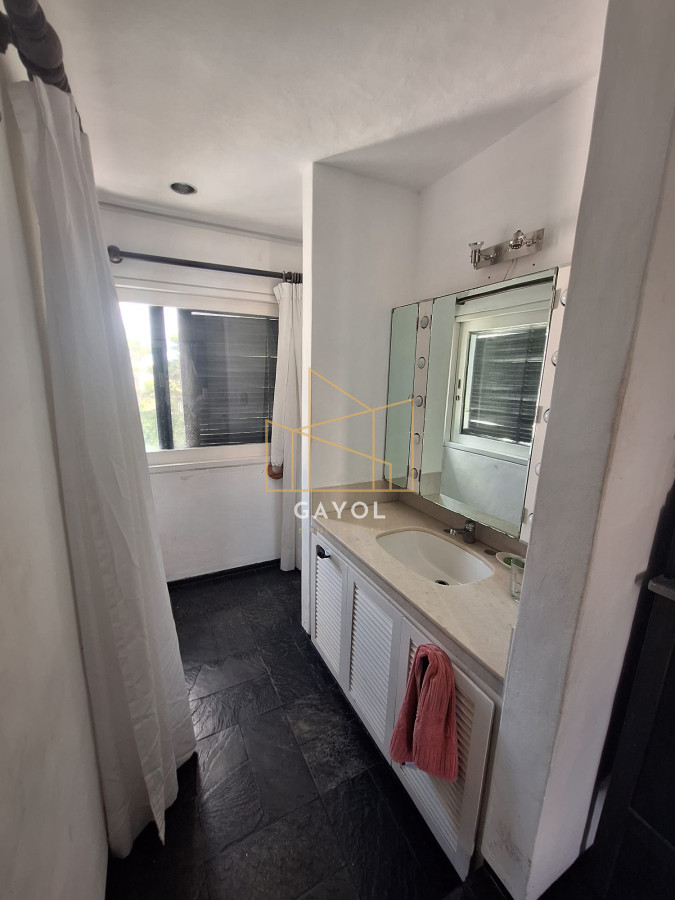 Apartamento ID.174 - Apto en venta 2 dorm y dependencia Brava con vista al mar 