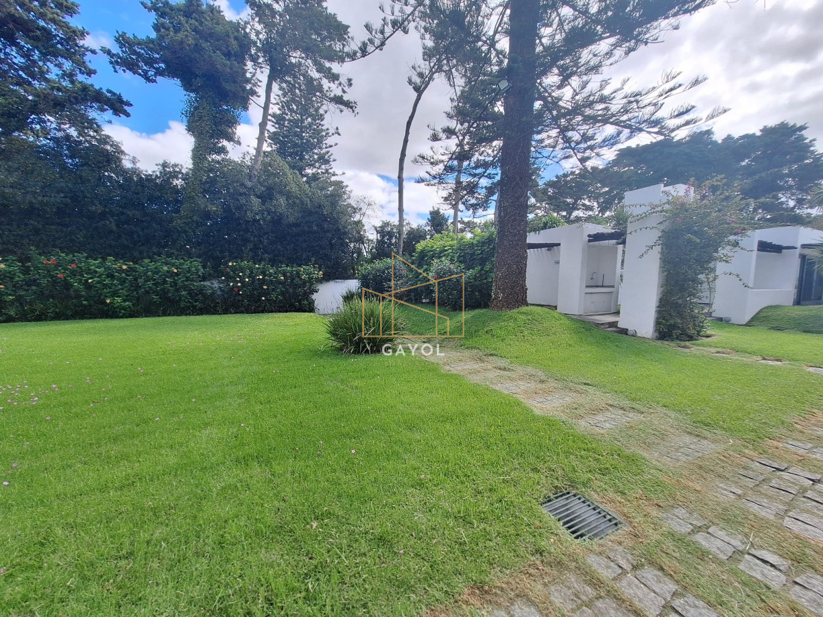 Apartamento ID.174 - Apto en venta 2 dorm y dependencia Brava con vista al mar 