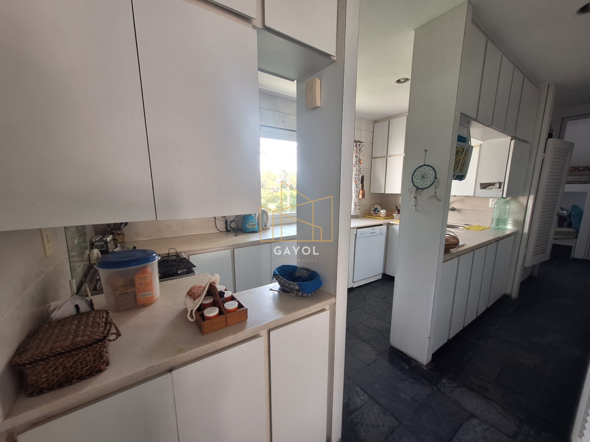 Apartamento ID.174 - Apto en venta 2 dorm y dependencia Brava con vista al mar 