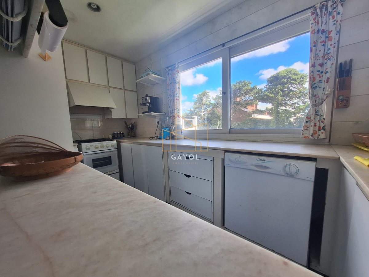 Apartamento ID.174 - Apto en venta 2 dorm y dependencia Brava con vista al mar 