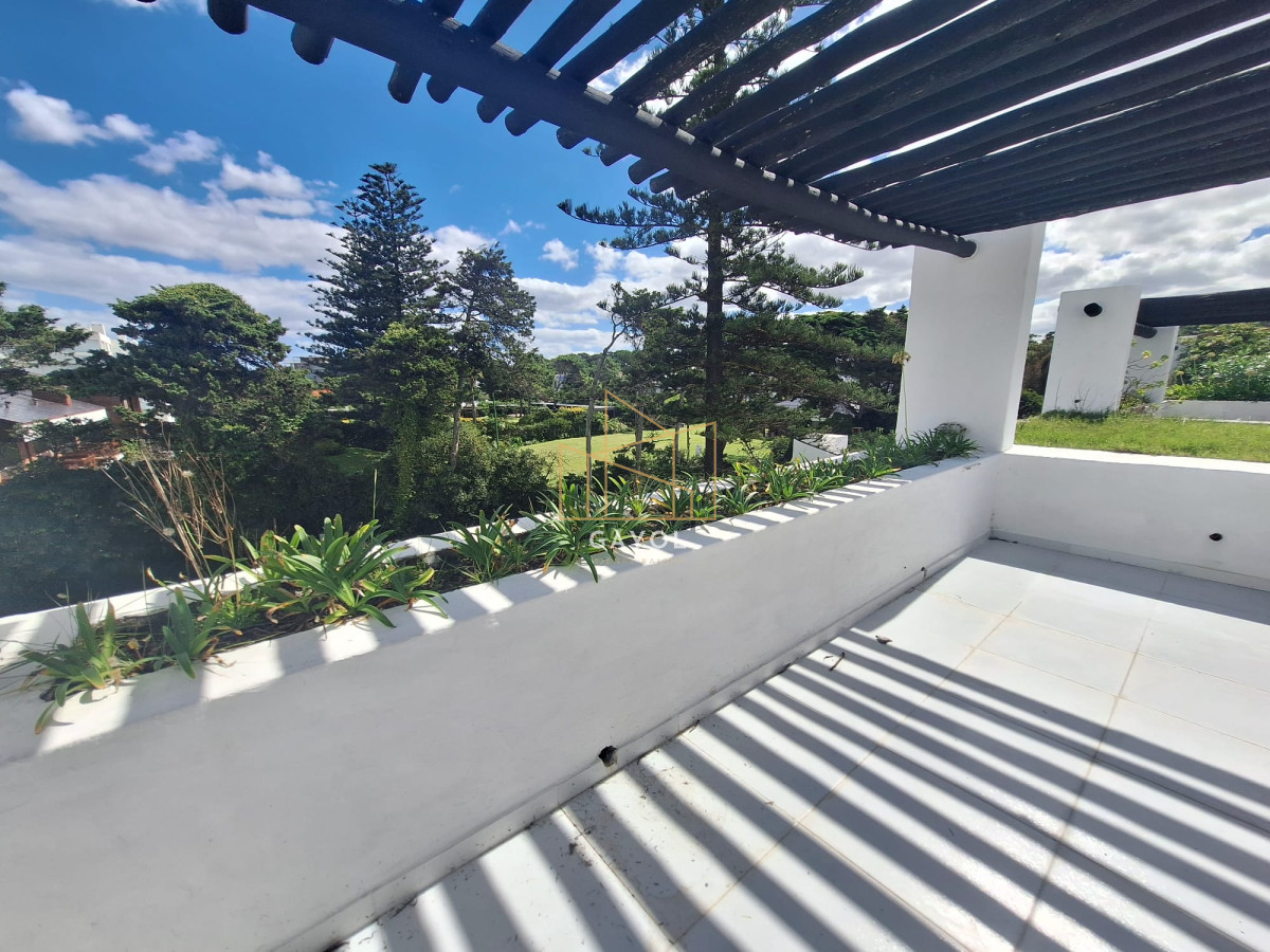 Apartamento ID.174 - Apto en venta 2 dorm y dependencia Brava con vista al mar 