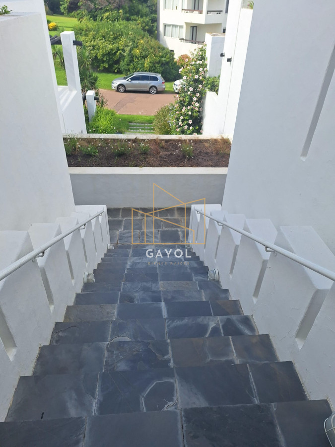 Apartamento ID.174 - Apto en venta 2 dorm y dependencia Brava con vista al mar 