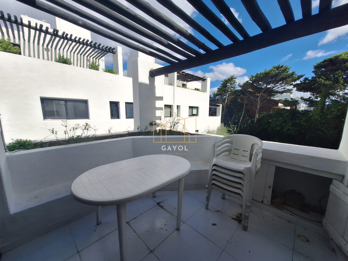 Apartamento ID.174 - Apto en venta 2 dorm y dependencia Brava con vista al mar 