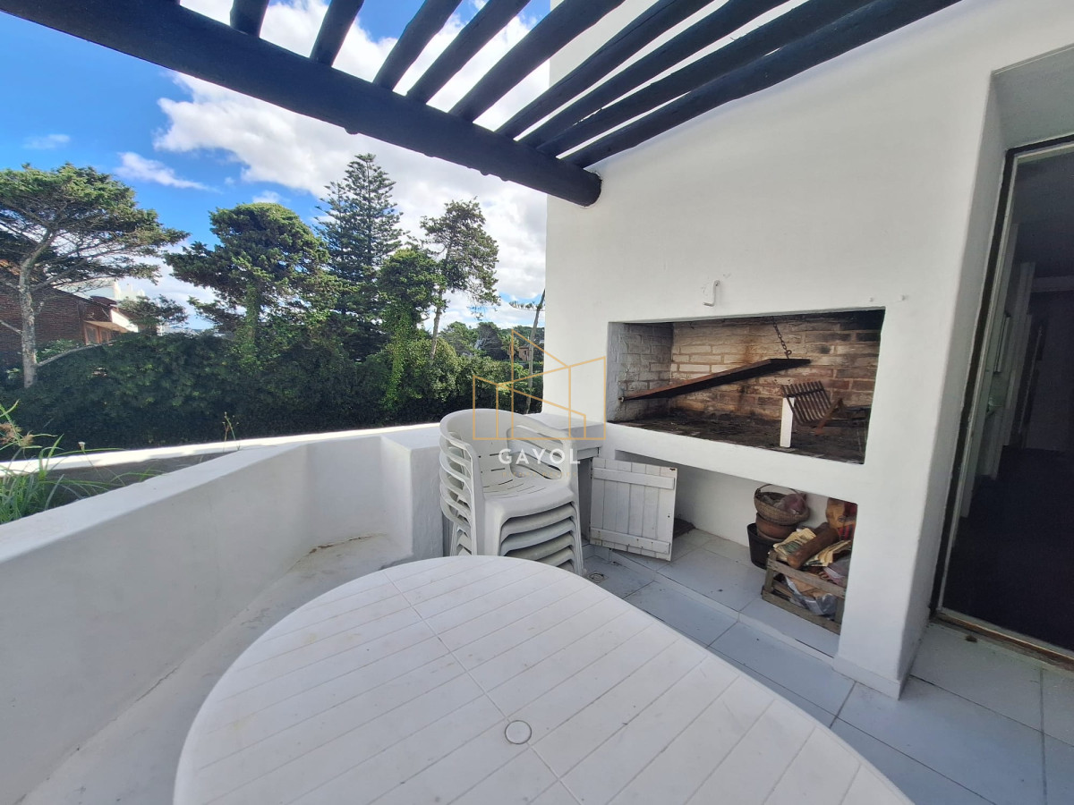 Apartamento ID.174 - Apto en venta 2 dorm y dependencia Brava con vista al mar 
