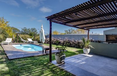 Casa de 3 dormitorios con piscina, Lausana