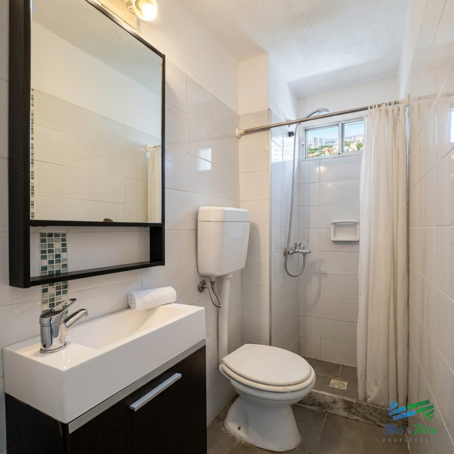 Apartamento ID.5755 - En venta apartamento 2 dormitorios con terraza primera línea Playa Mansa, Punta del Este 