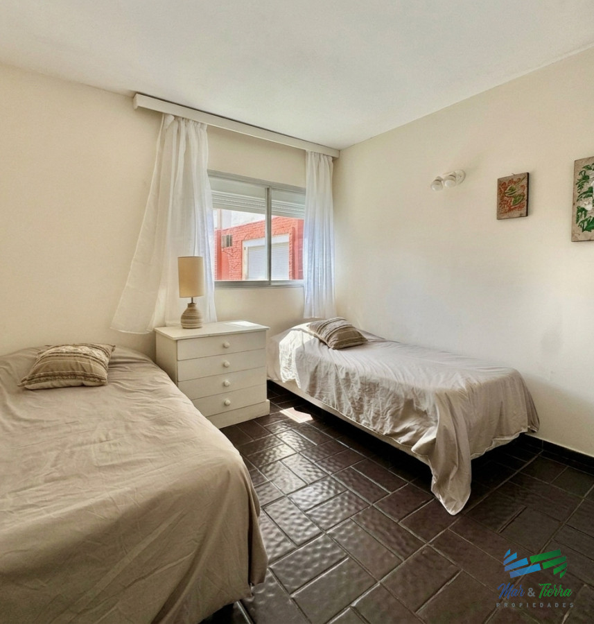 Apartamento ID.5755 - En venta apartamento 2 dormitorios con terraza primera línea Playa Mansa, Punta del Este 
