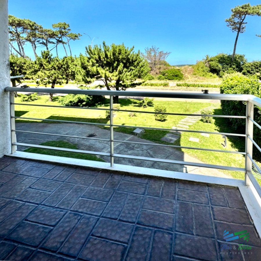 Apartamento ID.5755 - En venta apartamento 2 dormitorios con terraza primera línea Playa Mansa, Punta del Este 