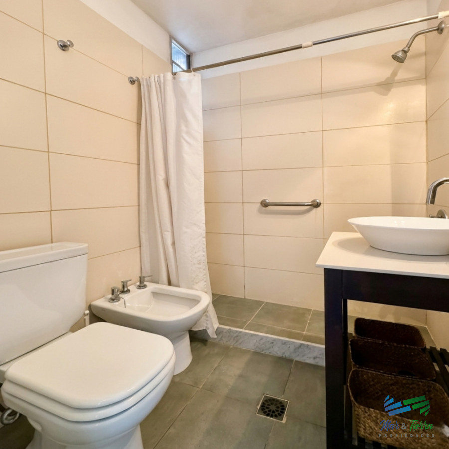 Apartamento ID.5755 - En venta apartamento 2 dormitorios con terraza primera línea Playa Mansa, Punta del Este 
